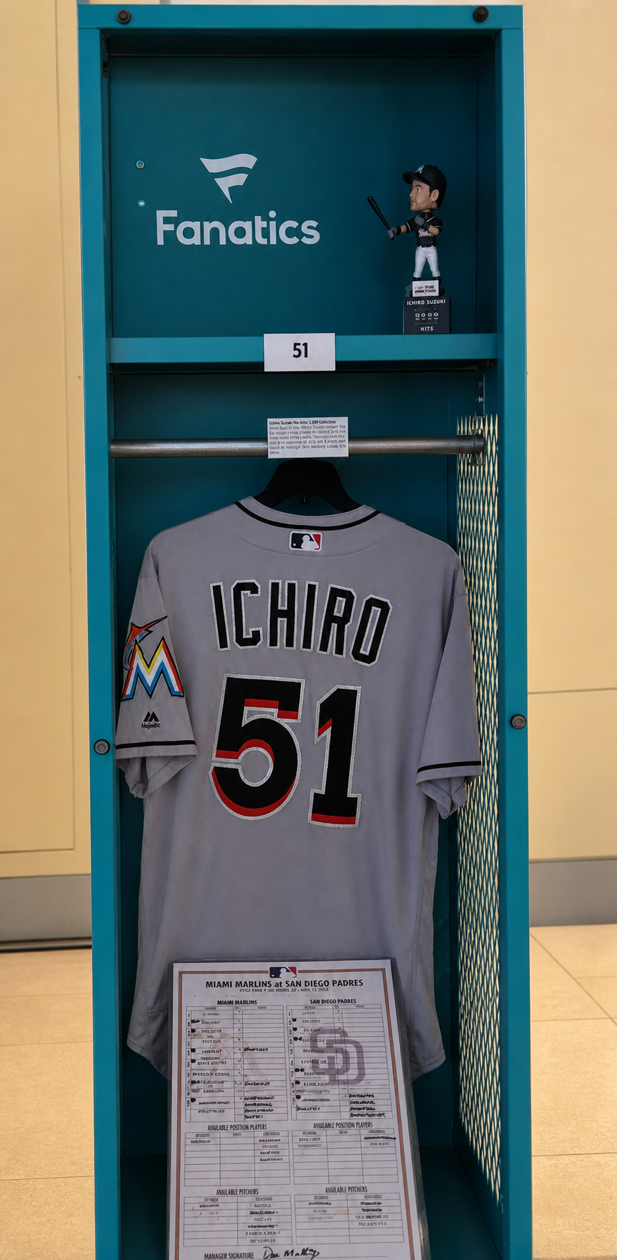 イチロー選手(#51)のユニフォーム展示