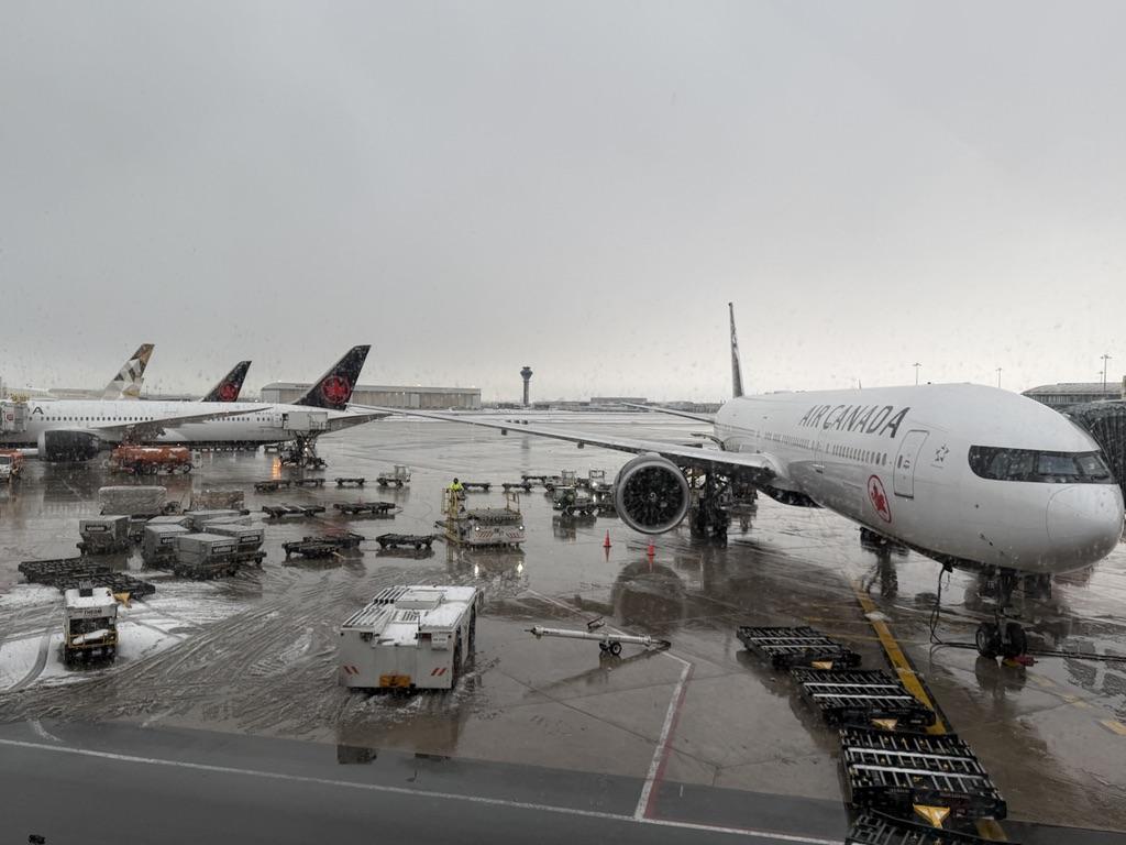 トロント空港のエアカナダ機