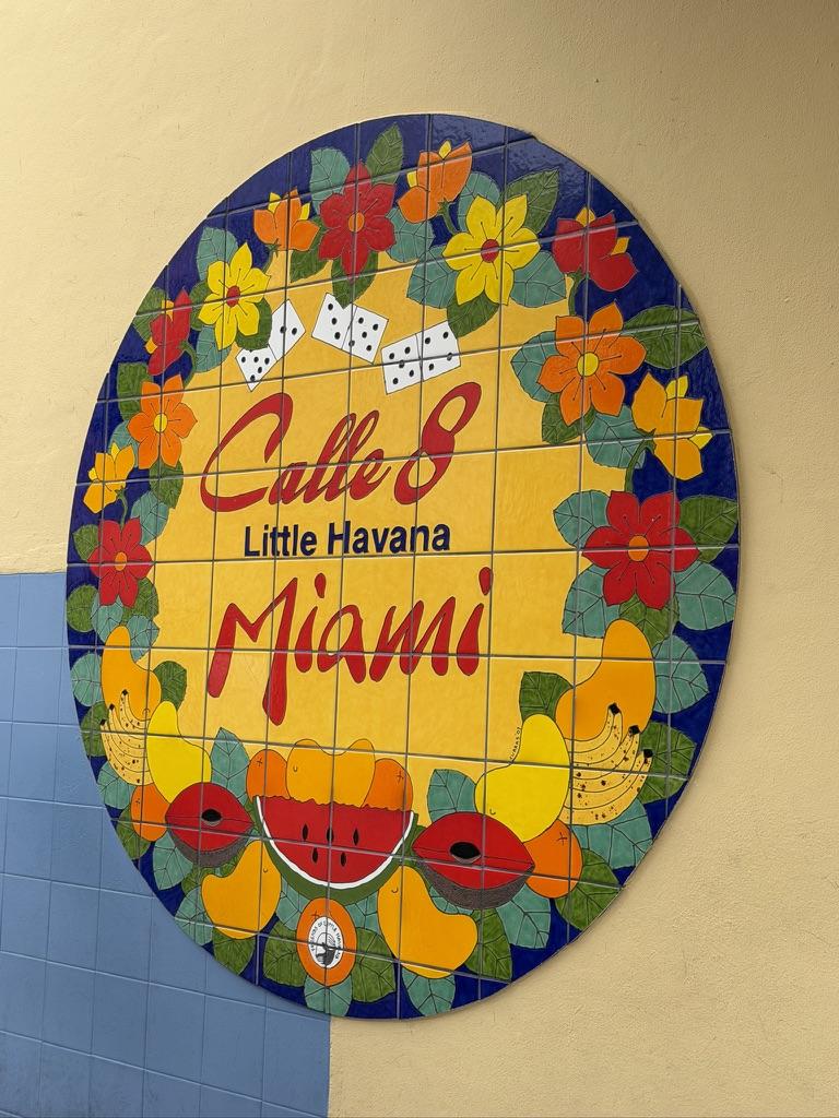 カジェ・オチョ（Little Havana）のタイル装飾